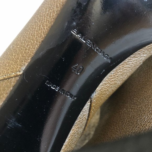 Balenciaga Textured Leather Ankle Boots - Size 40 - Picture 8 of 10